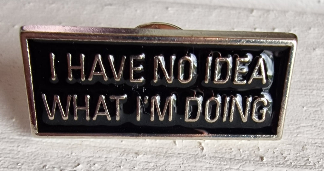 Brosche/Pin/Anstecknadel, "I have no idea what I'm doing"....", Emaille. schwarz