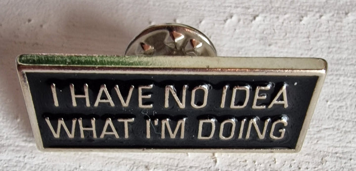 Brosche/Pin/Anstecknadel, "I have no idea what I'm doing"....", Emaille. schwarz