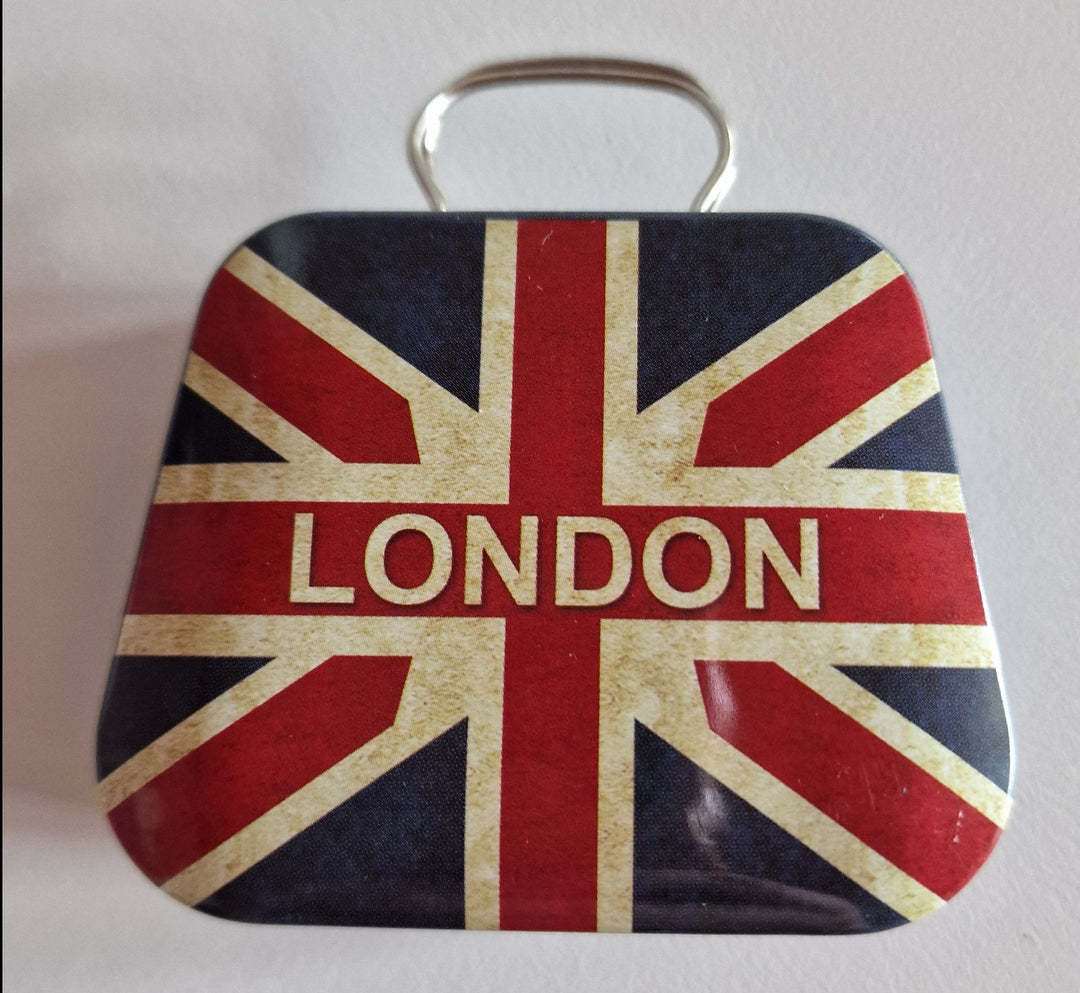 Blechdose in Form eines Koffers mit Union Jack Design