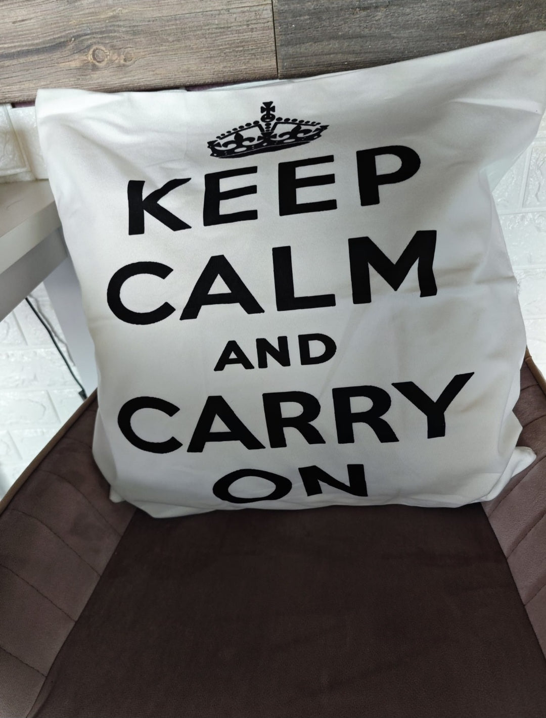 Zierkissen- Bezug " Keep calm and carry on"