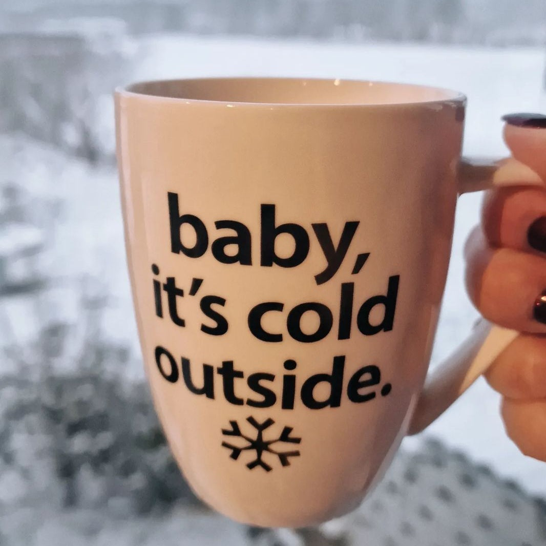 Becher/ Tasse mit Beschriftung "Baby, it's cold outside"