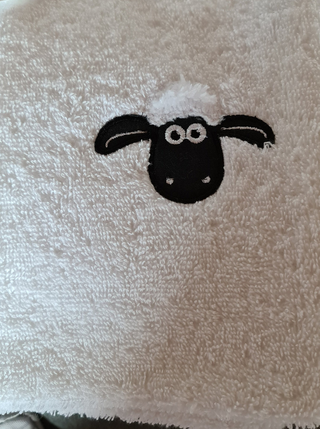 Waschhandschuh , Frottier weiß "Shaun das Schaf " 16 cm x 22 cm - British Moments