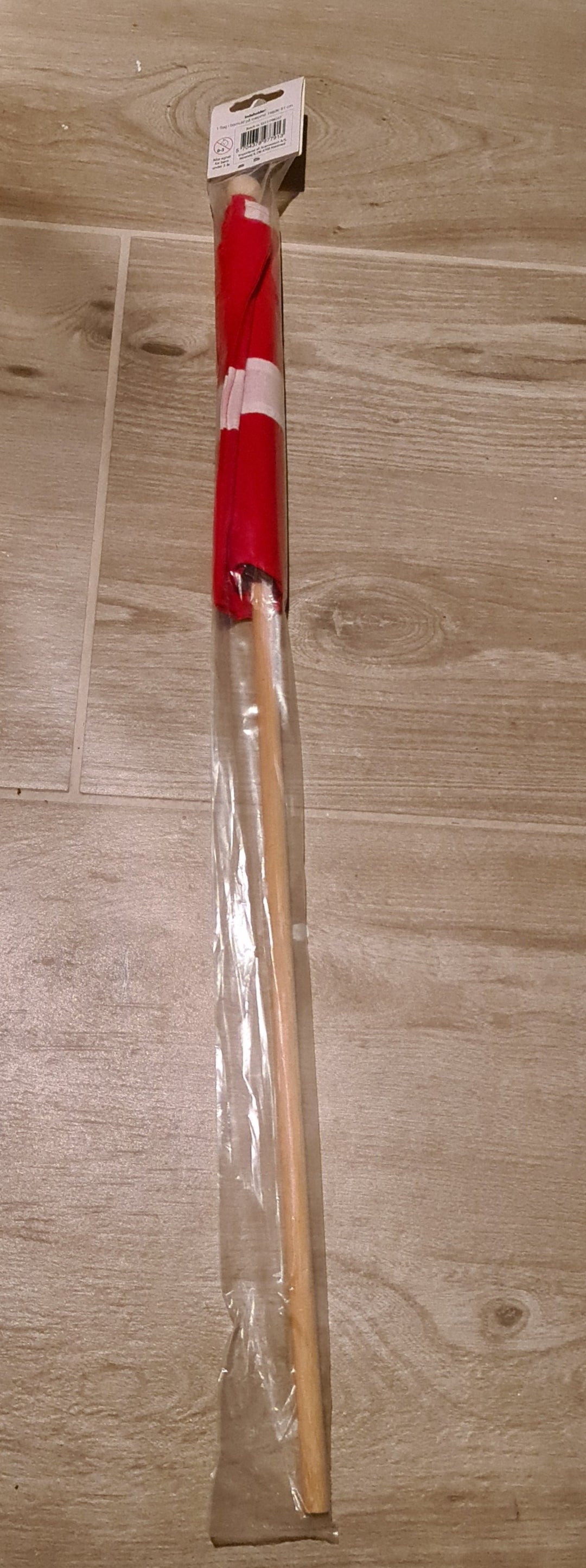Dänemark-Flagge am Holzstiel, ca . 63 cm Länge - British Moments / Fernweh-Kaufhaus