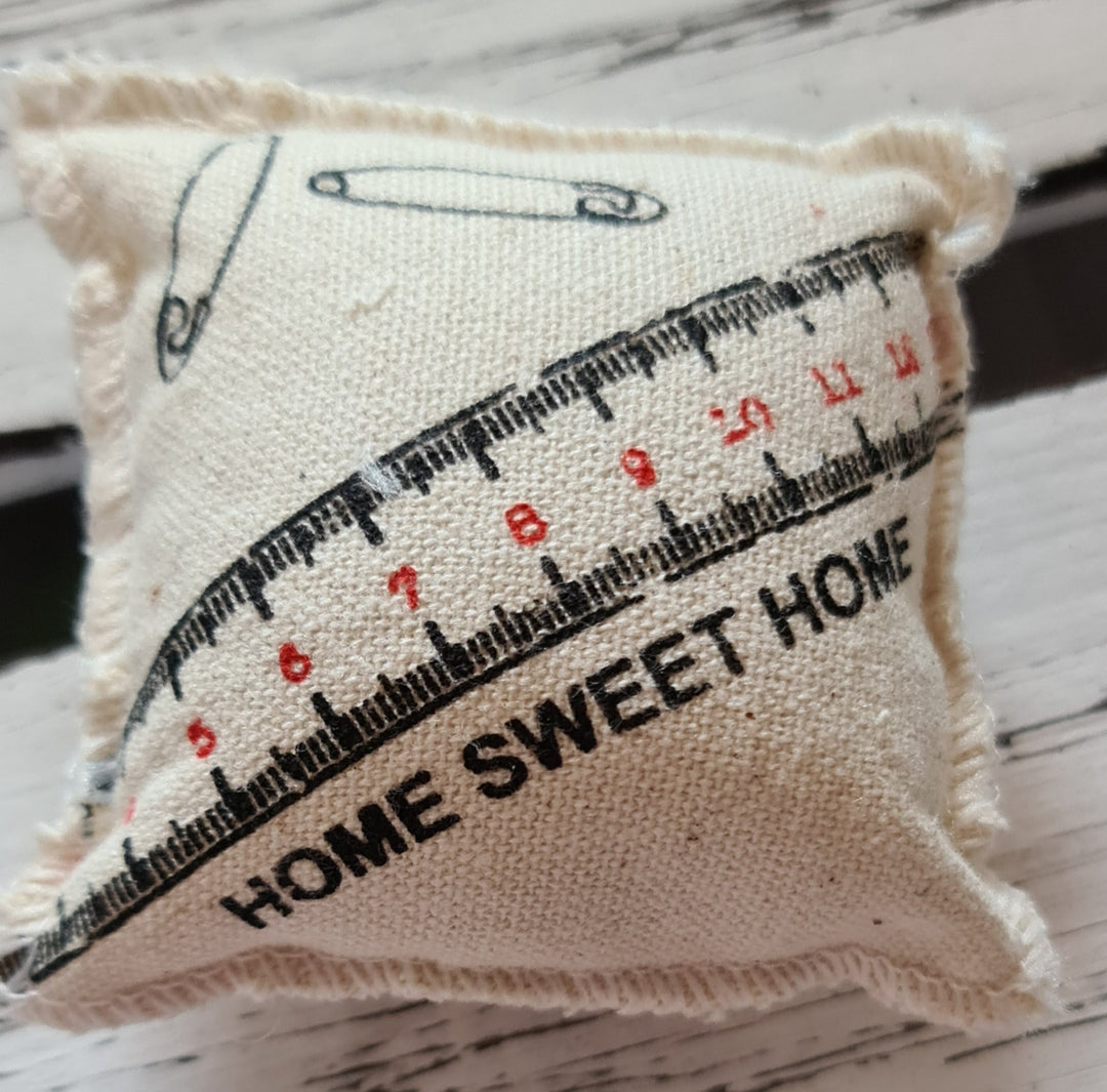 Nadelkissen mit Beschriftung "Home sweet Home" , ca 7cm x 7 cm - British Moments / Fernweh-Kaufhaus