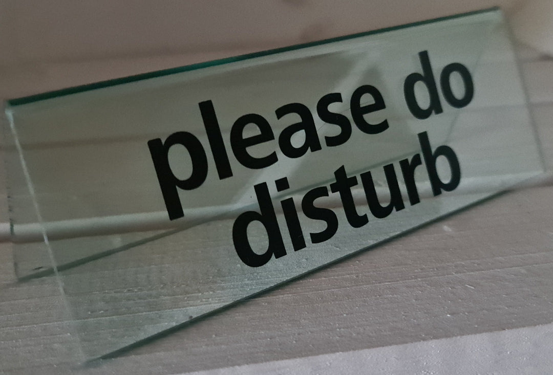 Schreibtisch Schild " Please Do disturb" , grün transparent Kunststoff ca. 14 cm - British Moments / Fernweh-Kaufhaus