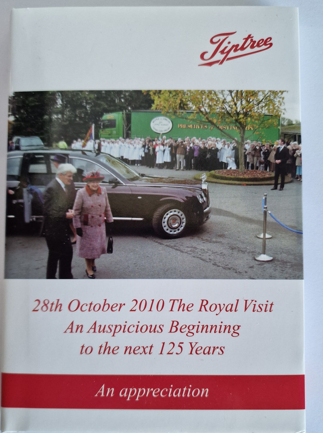 Erinnerungs-Buch über den Besuch der Queen bei Wilkin & Sons 2010