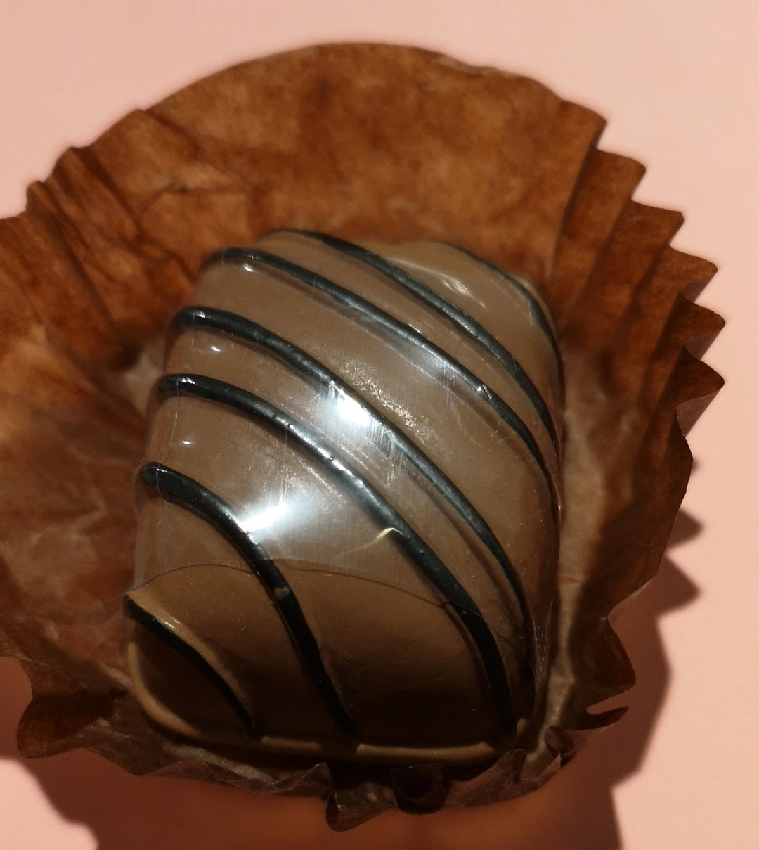 Lippenbalsam , in Form einer Vollmilchschokoladen Praline (Variante 2) - British Moments
