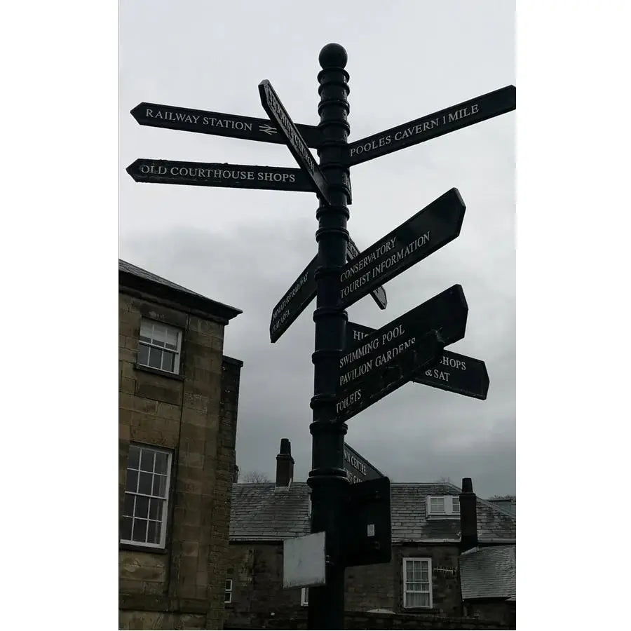 16th Floor: Unser ’ Schilderwald. ’ Schilder Tafeln Wegweiser.....