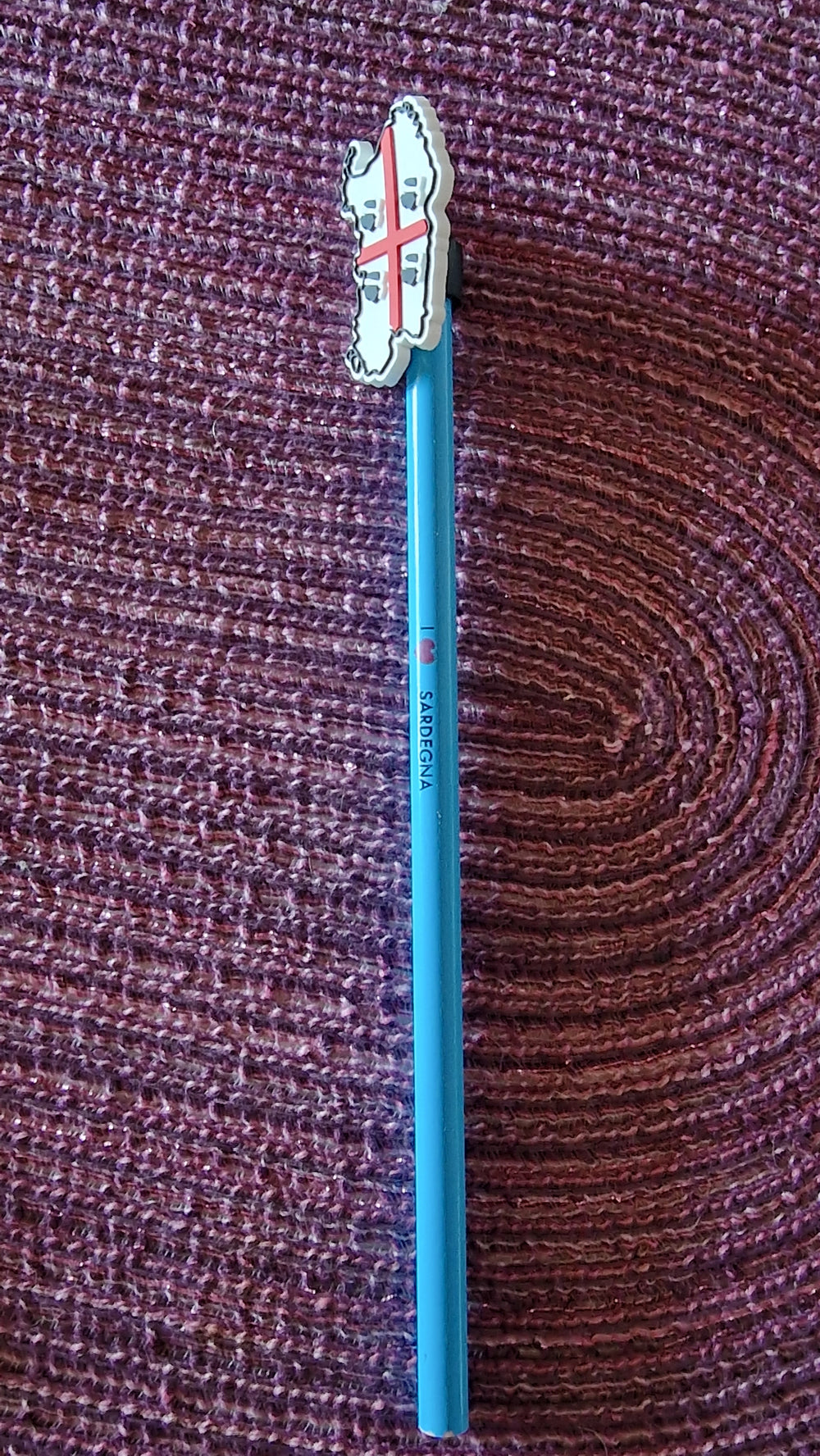 Bleistift für Sardinien Fans . Blau mit Beschriftung "I love Sardegna"
