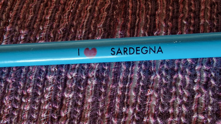vBleistift für Sardinien Fans . Blau mit Beschriftung "I love Sardegna"