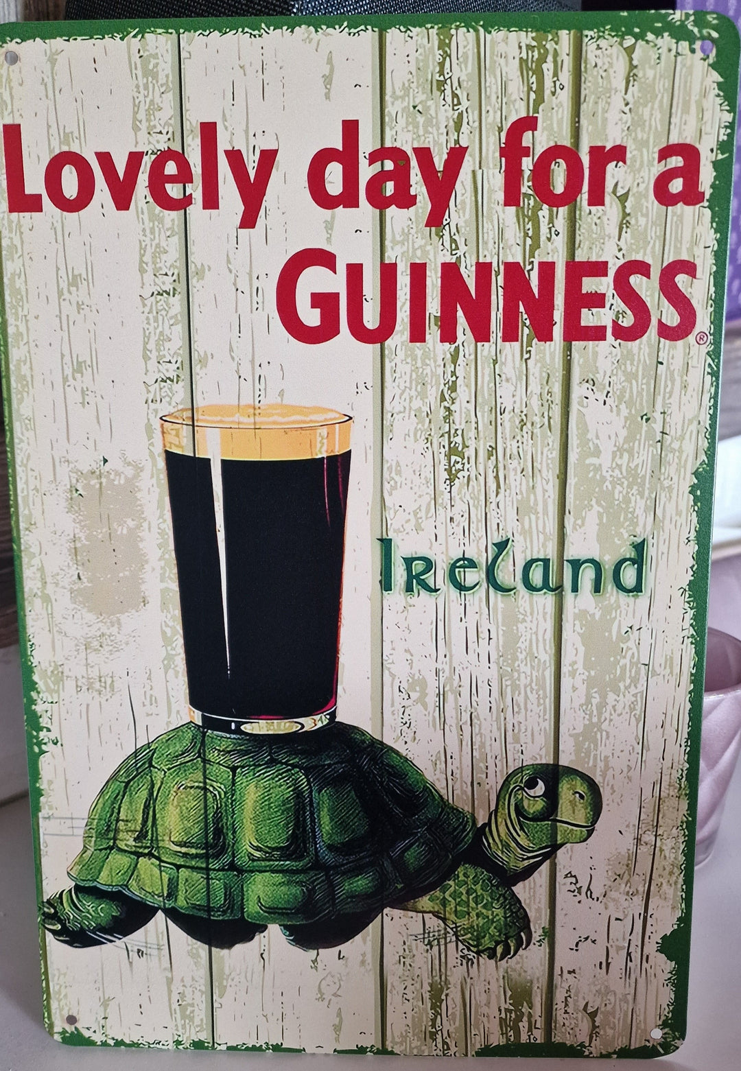 Blechschild  30 cm  x 20 cm mit Beschriftung " Lovely Day for a  Guinness " / Schildkröte