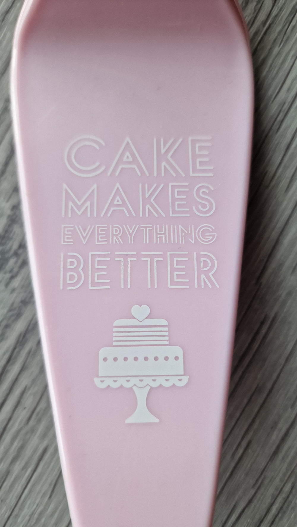 Tortenheber,  rosa, Kunststoff , mit Beschriftung "Cake makes everything better"