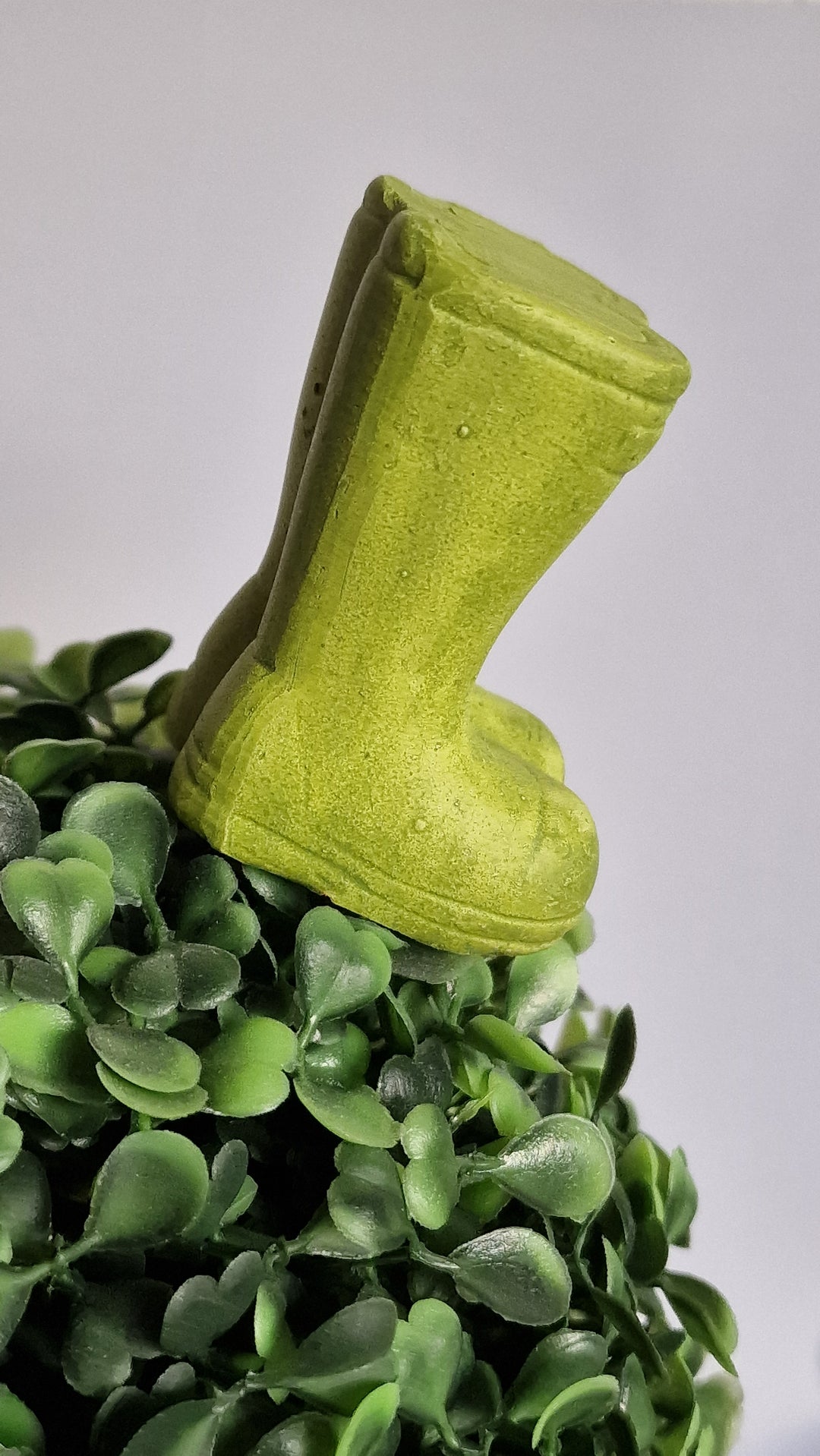 Stecker " Gummistiefel " für Blumentöpfe und Vasen
