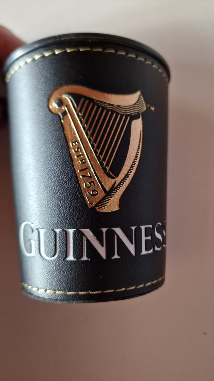 Würfelbecher/ Knobelbecher "Guinness ", Lederoptik