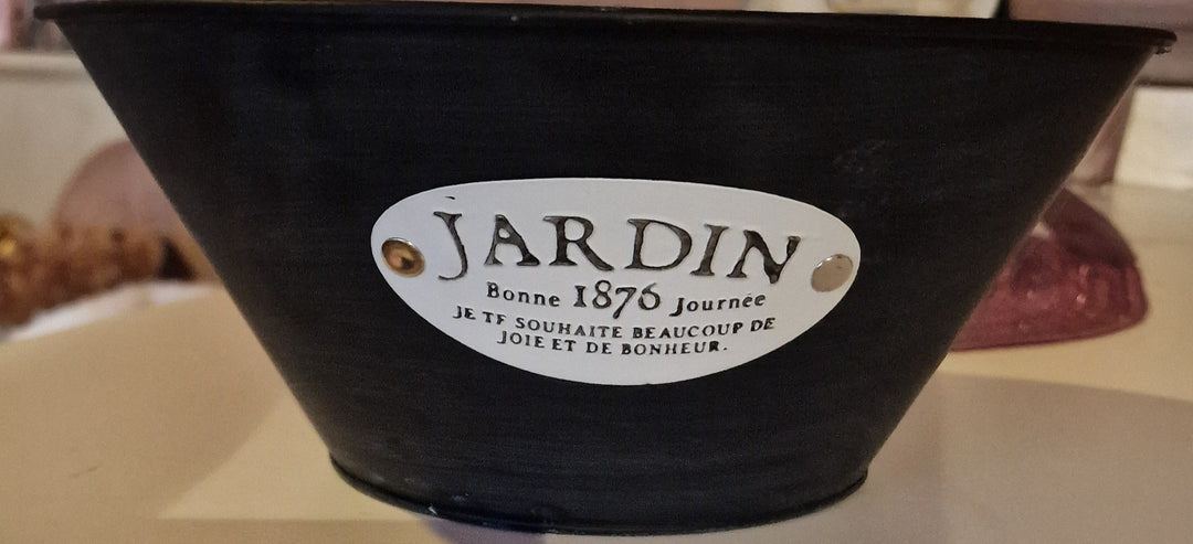 Blech-Pflanzschale , schwarz mit Beschriftung "Jardin Bonne 1867 Journée