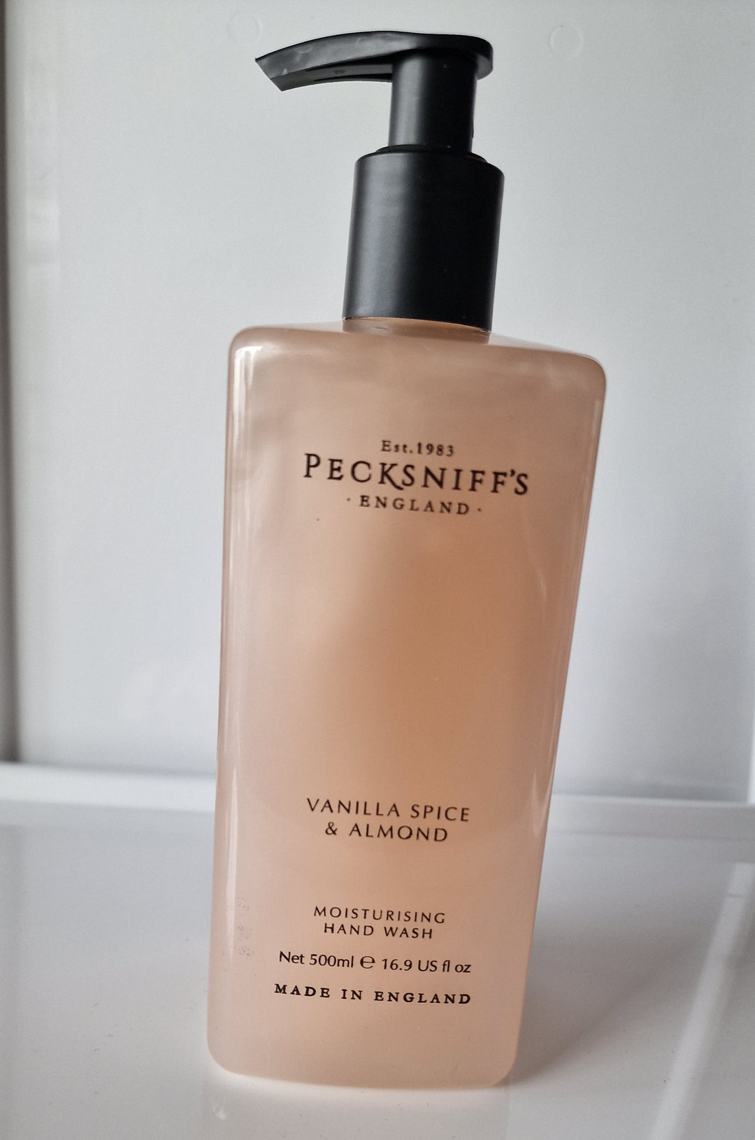 Pecksniff's Vanilla Spice & Almond Moisturizing Handwash, Flüssigseife 500 ml 