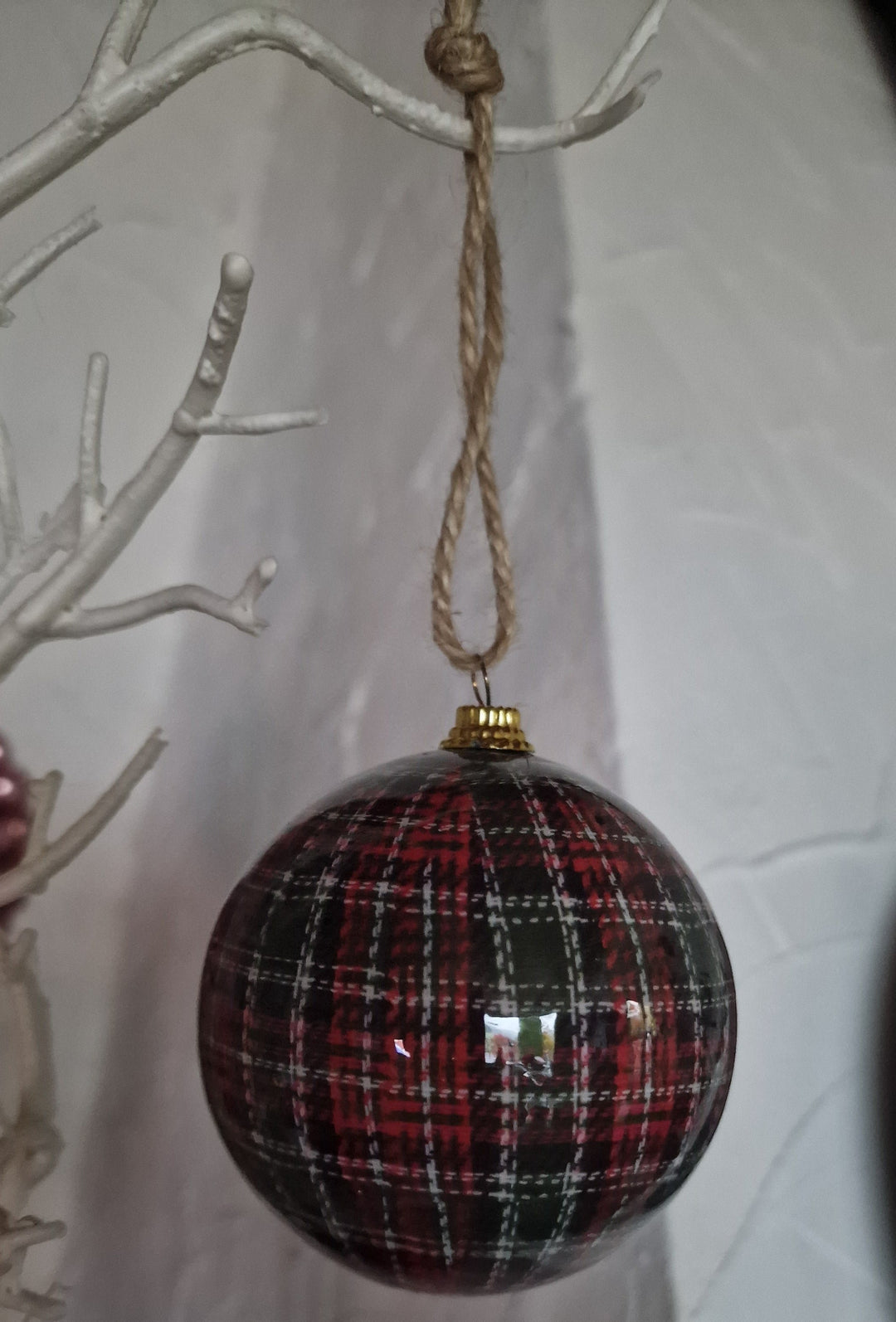 Weihnachtsbaumkugel Tartan-Style, Kunststoff , grün/rot