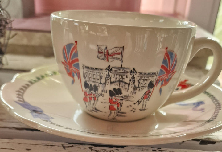 Cath Kidston Set Tasse mit Untertasse aus der Coronation and Commemoration Serie