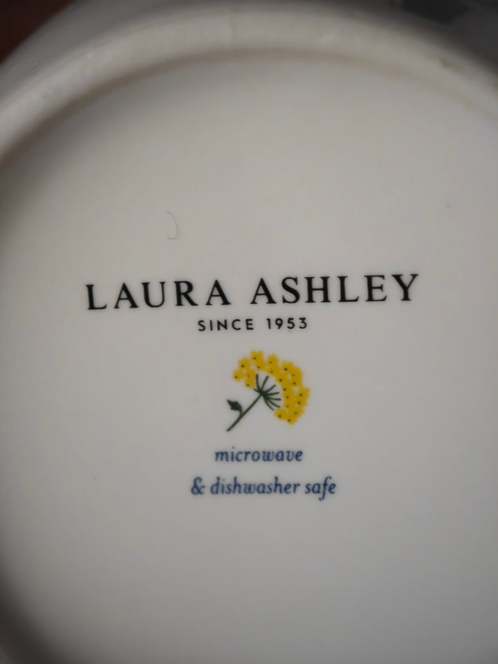 Laura Ashley Tasse / Becher, Porzellan mit Blumendruck