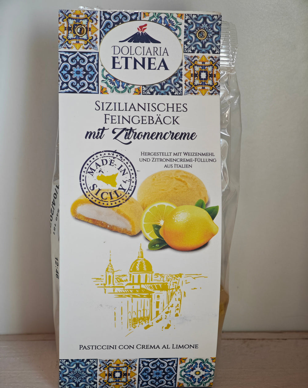 Sizilianisches Feingebäck mit Zitronencreme