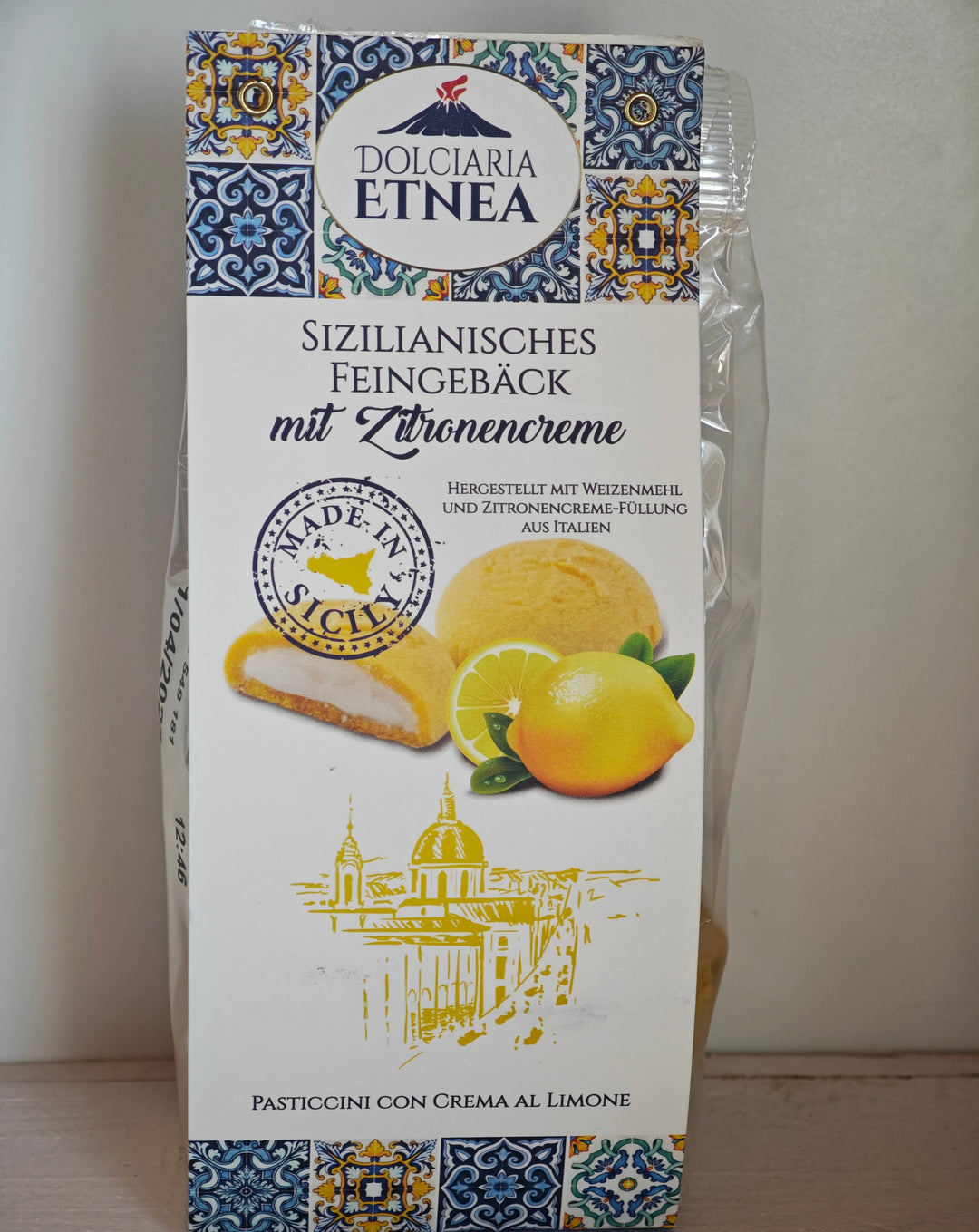 Sizilianisches Feingebäck mit Zitronencreme