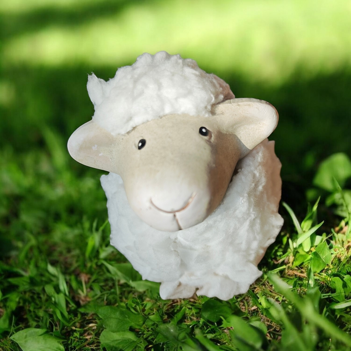 Süßes Schaf zum Aufstellen, Ton mit Kunstfell