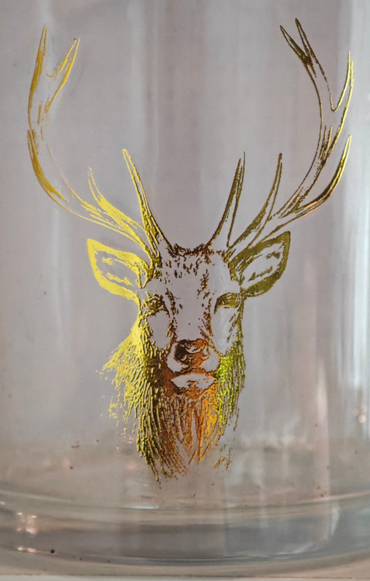 Teeglas mit Henkel und goldenem Hirsch-Motiv