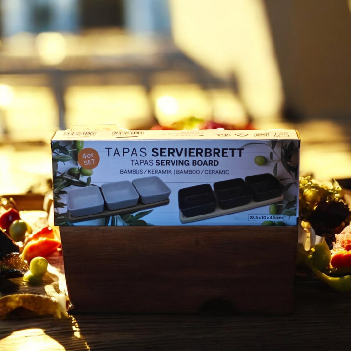 Tablett mit Keramikschalen für Antipasti oder Tapas
