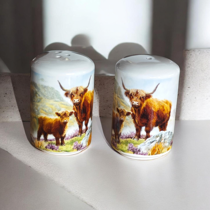 Keramik Salz & Pfeffer streuer mit Highland Cow Motiv
