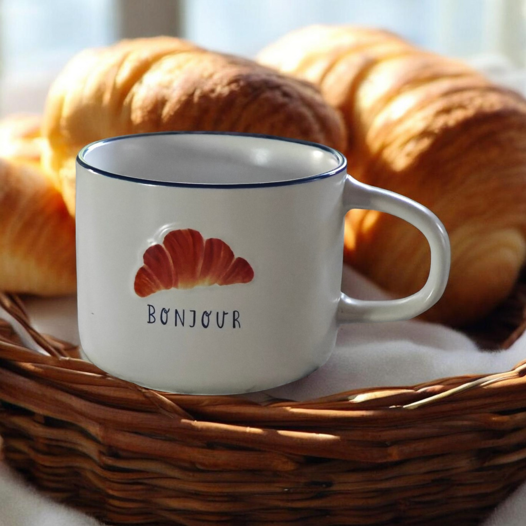 Porzellan-Tasse mit Croissant-Motiv "Bonjour"