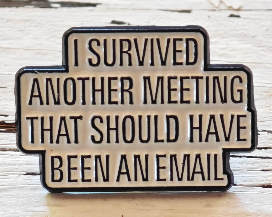 Brosche/Pin/Anstecknadel, "Survived another meeting....", weiß