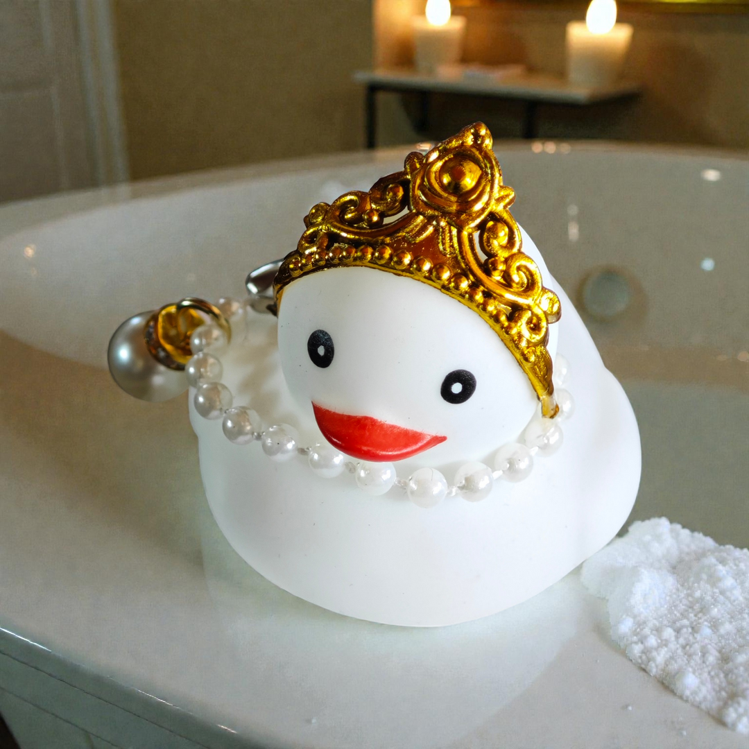 Eine wahrhaft royale Mini-Bade-Ente