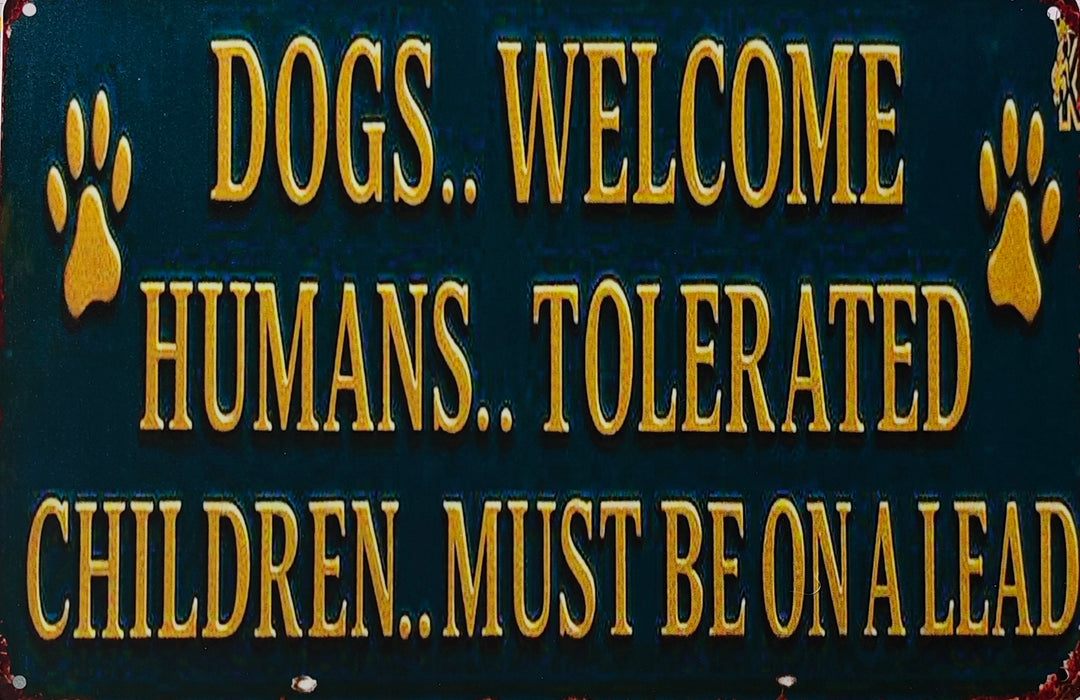 Blechschild " Dogs welcome - Humans tolerated"