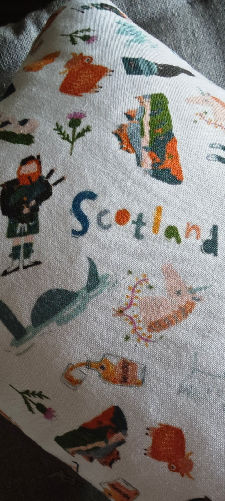 Reise- Kissen "Scotland ", weiß, Handarbeit_Produkt-Zoom