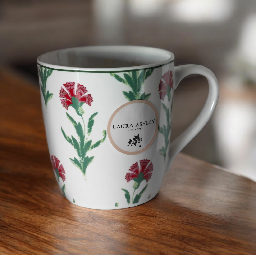 Laura Ashley Tasse / Becher, Porzellan mit Blumendruck – British Moments / Fernweh-Kaufhaus