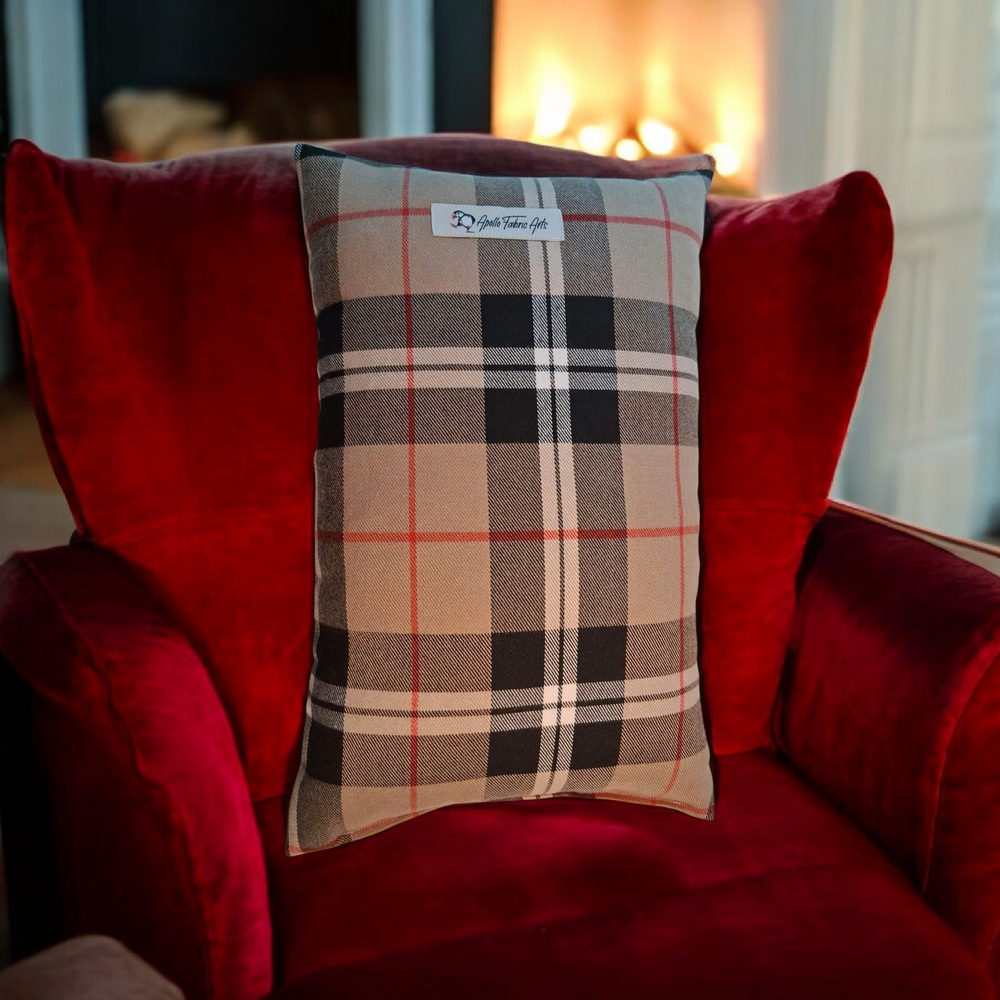Reise-Kissen  "Tartan, hellbraun/ schwarz, weiß, rot ", Handarbeit
