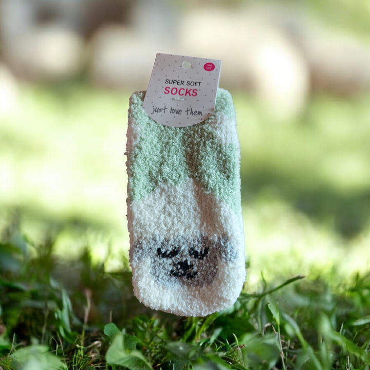 Flauschsocken mit süßem Schaf-Motiv, hellgrün . One Size