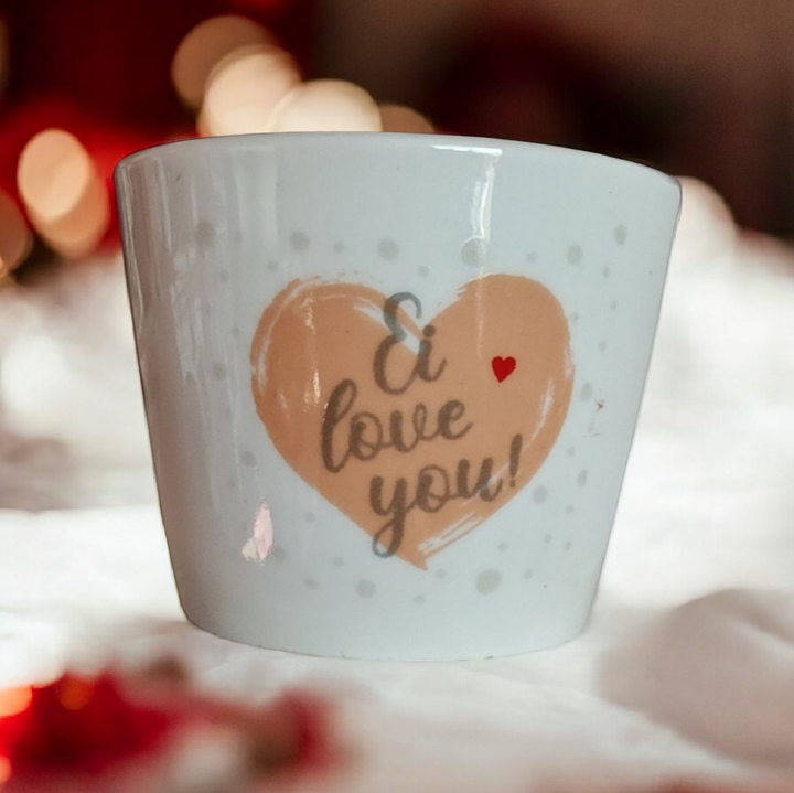 Eierbecher weiß , Beschriftung  "Ei love you !"