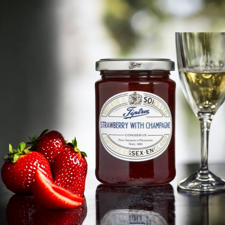 Wilkin & sons Tiptree Strawberry and Champagne 340 gr. Glas