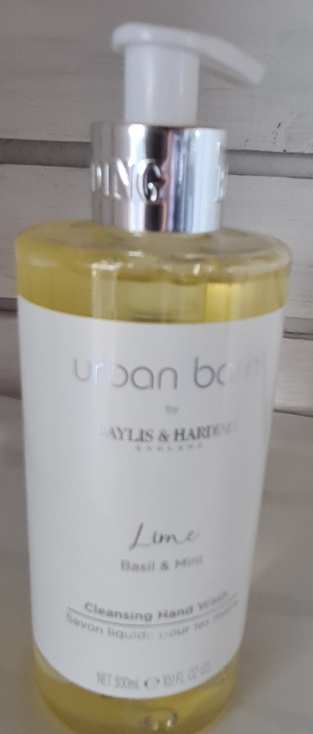 Baylis & Harding "Urban Barn " Flüssigseife im Spender 300 ml " Lime, Basil & Mint " - British Moments