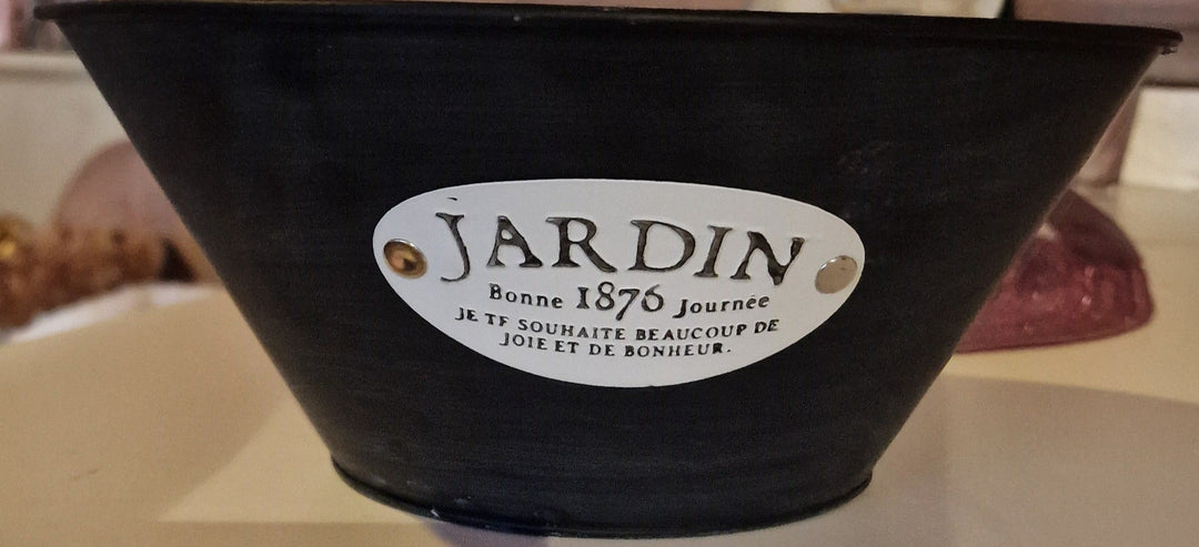 Blech-Pflanzschale , schwarz mit Beschriftung "Jardin Bonne 1867 Journée