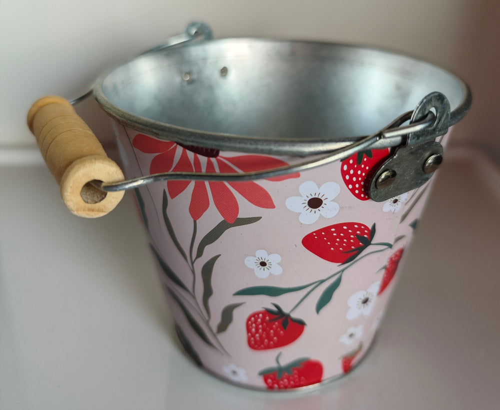 Blech-Pflanztöpfchen mit Henkel und Holzgriff  , "Strawberries"