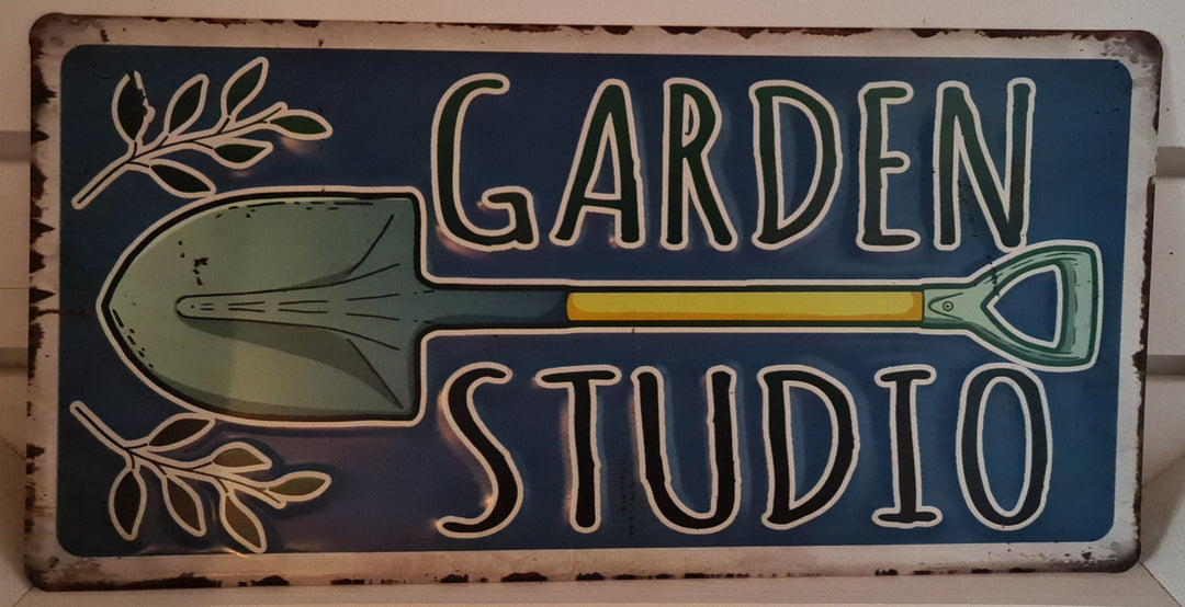 Blechschild " Garden Studio" ca. 30 cm  x 20 cm - British Moments / Fernweh-Kaufhaus