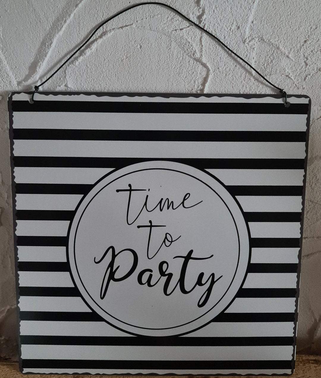 Blechschild, schwarz/weiß /ca 20cm  x 20 cm "Time to Party" - British Moments