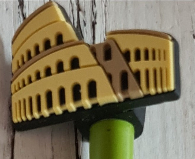 Bleistift für Rom Fans . grün mit Beschriftung "I love Roma "und  Kolosseum Spitze - British Moments / Fernweh-Kaufhaus