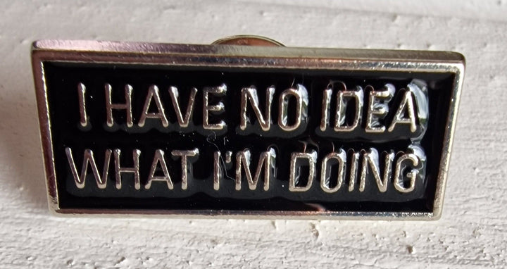 Brosche/Pin/Anstecknadel, "I have no idea what I'm doing"....", Emaille. schwarz 