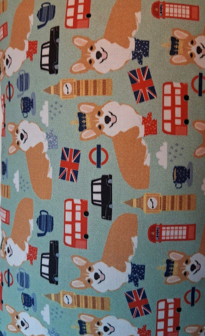 Muster-Zoom"Corgis & Co "Kissen/ Reisekissen/Nackenkissen , hellgrün (große Motive) , Handarbeit