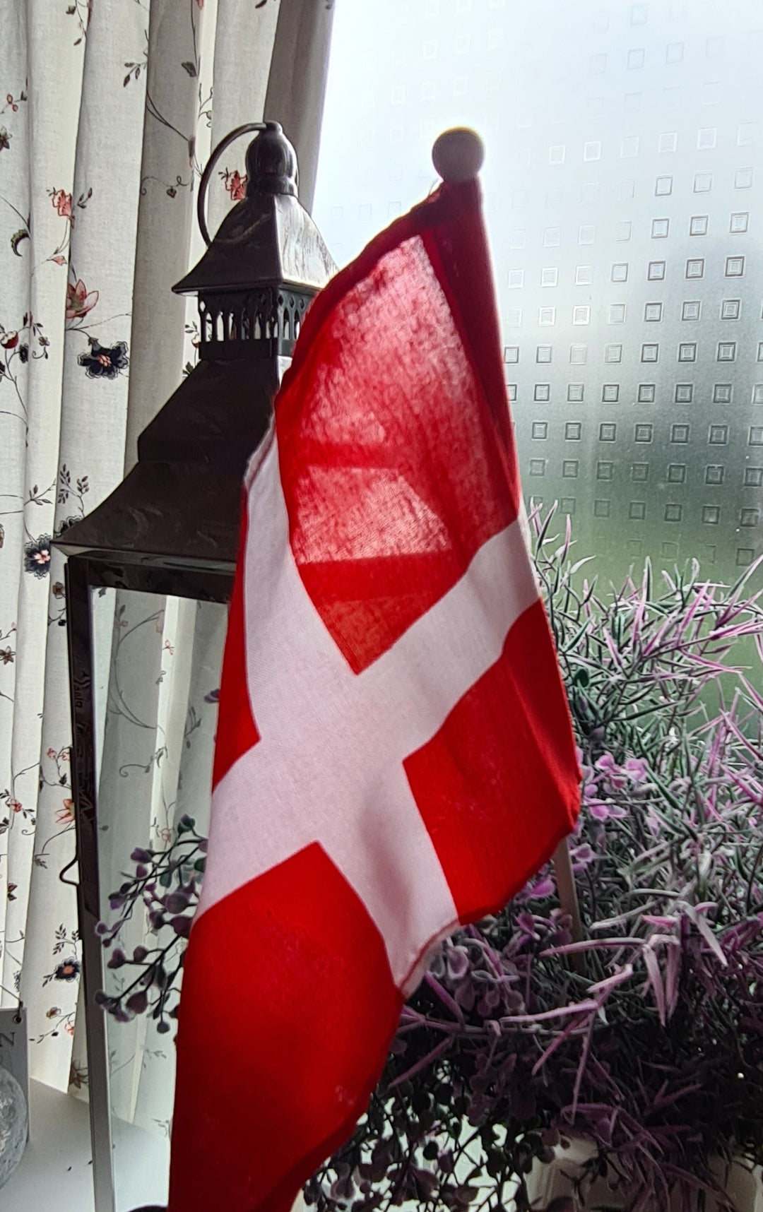 Dänemark-Flagge am Holzstiel, ca . 45  cm Länge - British Moments / Fernweh-Kaufhaus