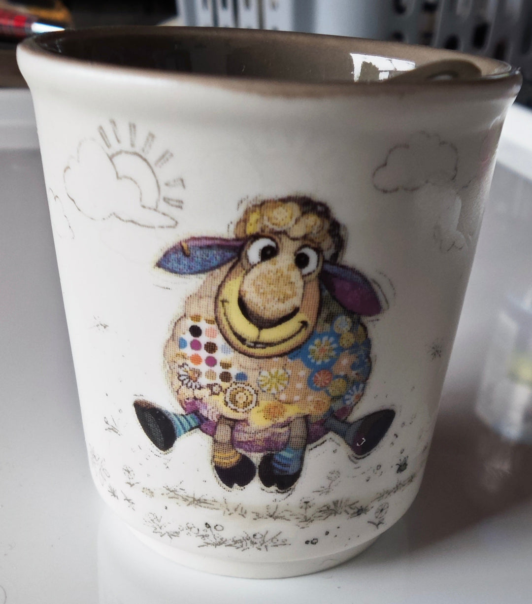 Eierbecher , Porzellan, beige mit lustigem Schaf-Motiv