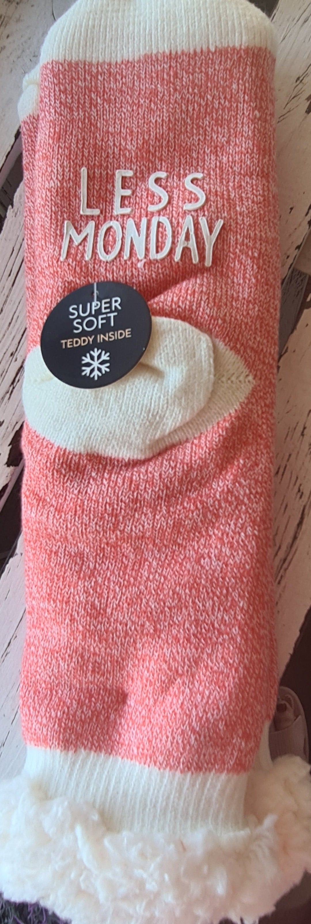 Flauschsocken für warme Füße zuhause " Less Monday/ More Friday, orange - British Moments / Fernweh-Kaufhaus